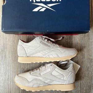 Brand New Reebok Women’s CL Nylon Beige/ Stucco Running SneakersSize 5.5W